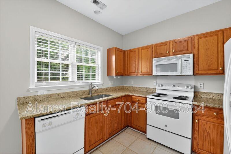 9205 Mitchell Glen Dr - Photo 3 of 22
