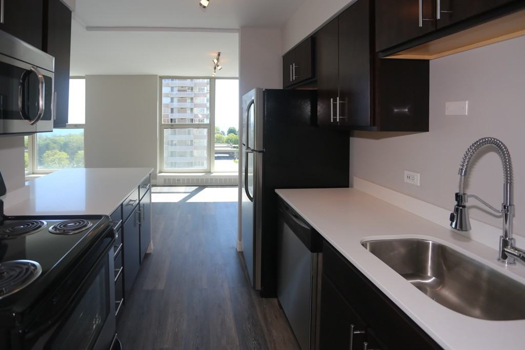 5600 N Sheridan Rd #5A - Photo 2 of 20