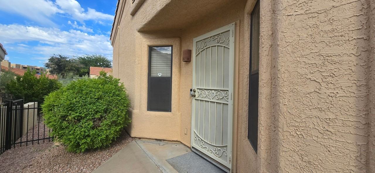 13824 N Kendall Dr - Photo 2 of 23