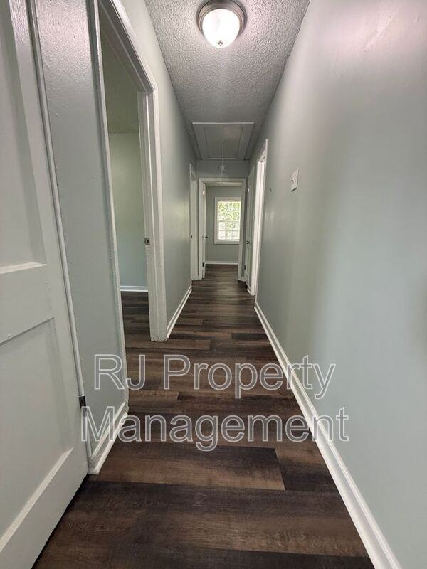 332 Flynn Rd - Photo 5 of 10