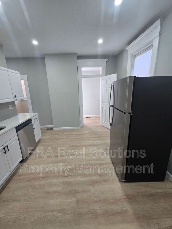 732 S Ohio Ave - Photo 5 of 19