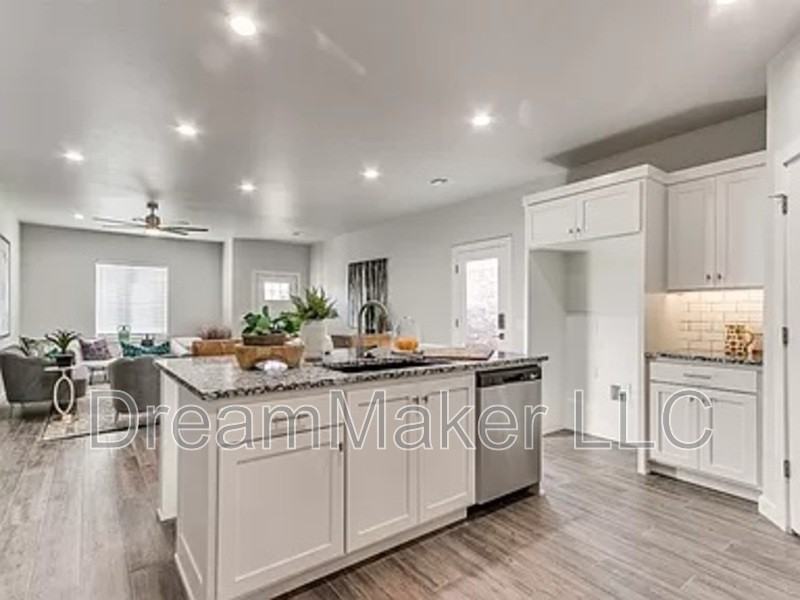 930 Riva Pkwy - Photo 2 of 6