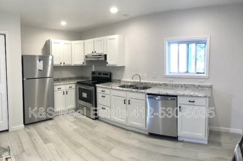 4701 Elm St - Photo 3 of 4