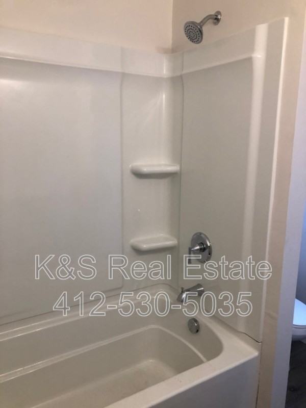 4701 Elm St - Photo 4 of 4