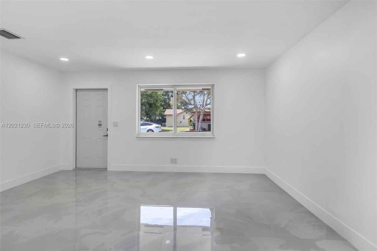 821 Southwest 7th Avenue #2 - Photo 6 of 10