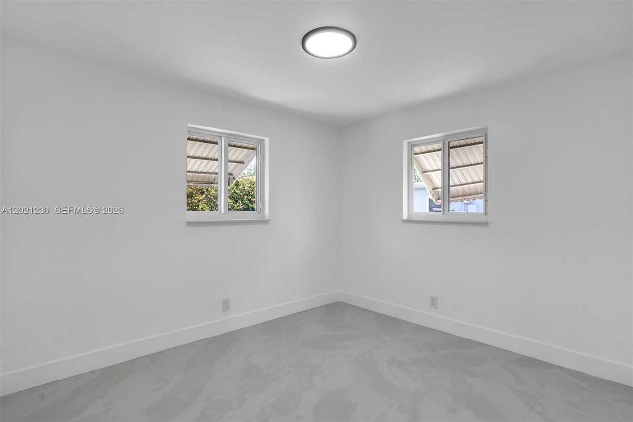 821 Southwest 7th Avenue #2 - Photo 7 of 10