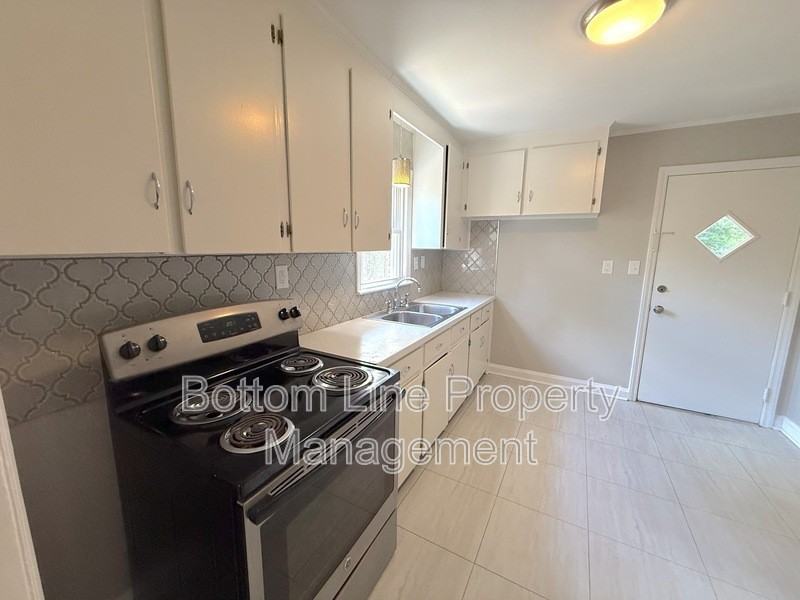 3905 Tillman Rd - Photo 4 of 12