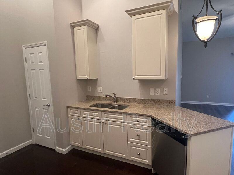 6431 Brookfield Court Dr #203 - Photo 5 of 11