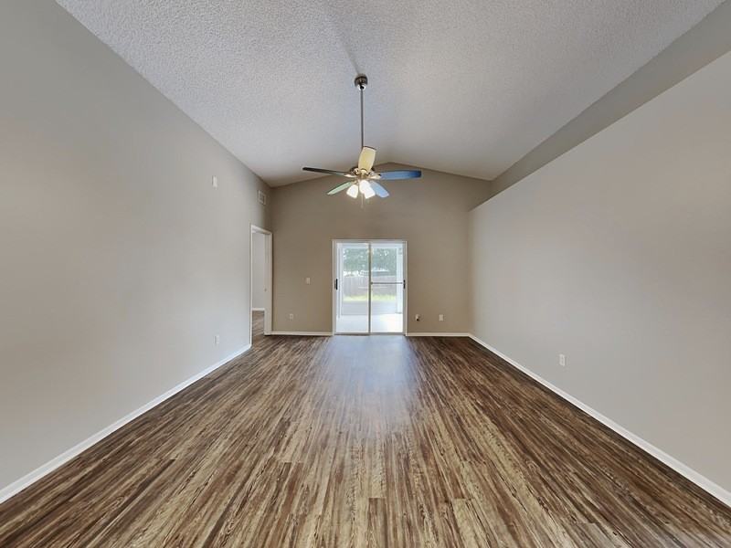 1408 Sugarberry Ln - Photo 4 of 21