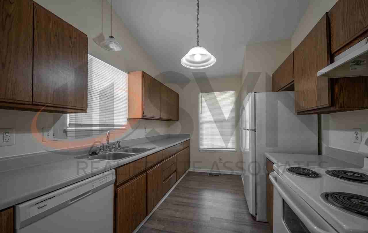 1911 Fidelity Dr - Photo 5 of 17