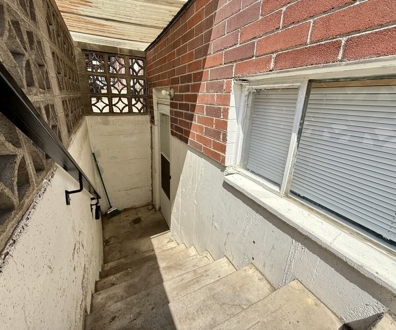 2021 Irving St - Photo 4 of 20