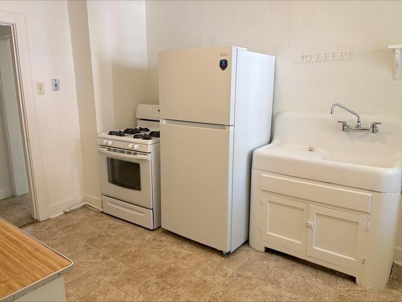 701 N Chestnut Ave - Photo 2 of 11