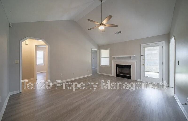 3007 Longmont Ln - Photo 3 of 21