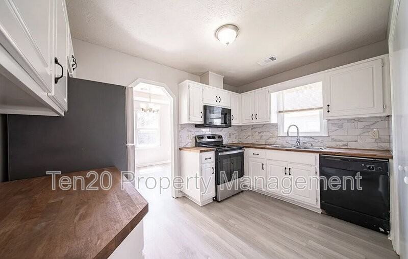 3007 Longmont Ln - Photo 6 of 21