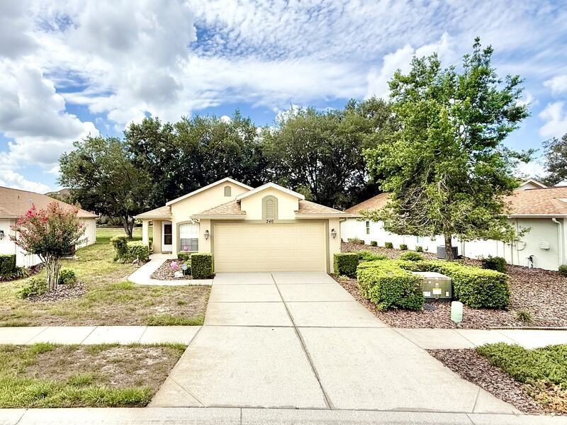 240 Center Oak Cir - Photo 3 of 50