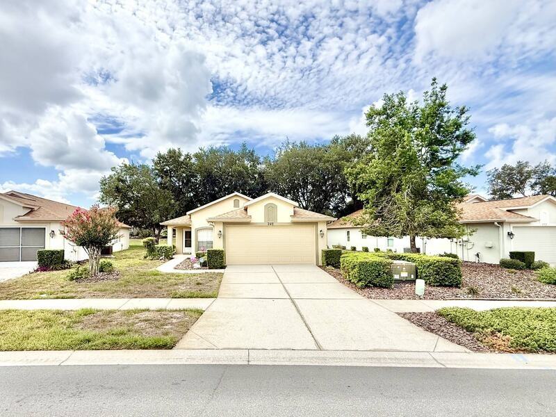 240 Center Oak Cir - Photo 4 of 50