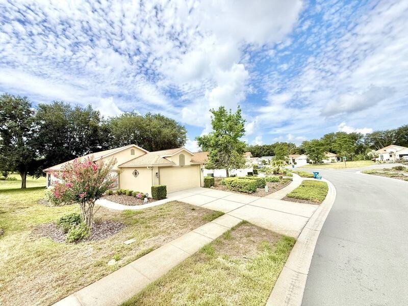 240 Center Oak Cir - Photo 5 of 50