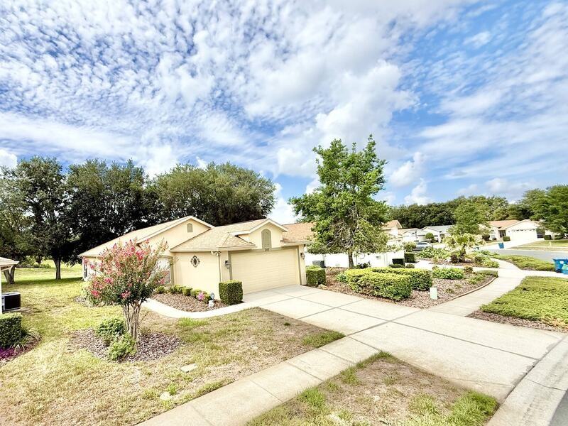 240 Center Oak Cir - Photo 6 of 50