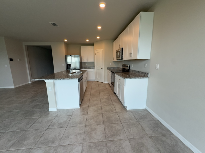 3410 Bonsilva St - Photo 4 of 23