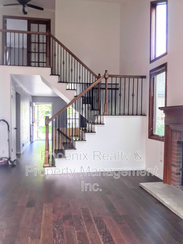919 Clover Cir - Photo 4 of 10