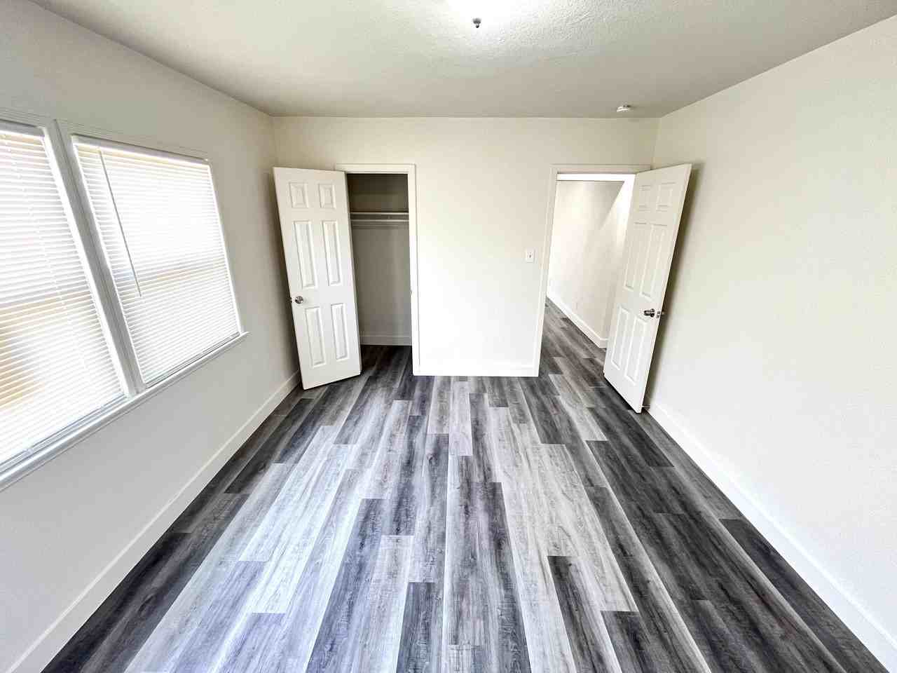 4667 North Mayfield Avenue - Photo 5 of 14