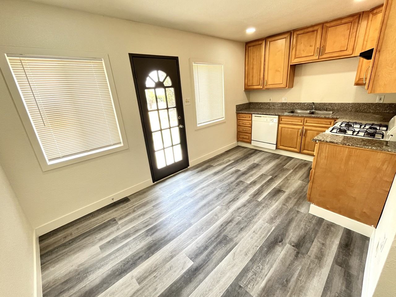 4667 North Mayfield Avenue - Photo 4 of 14