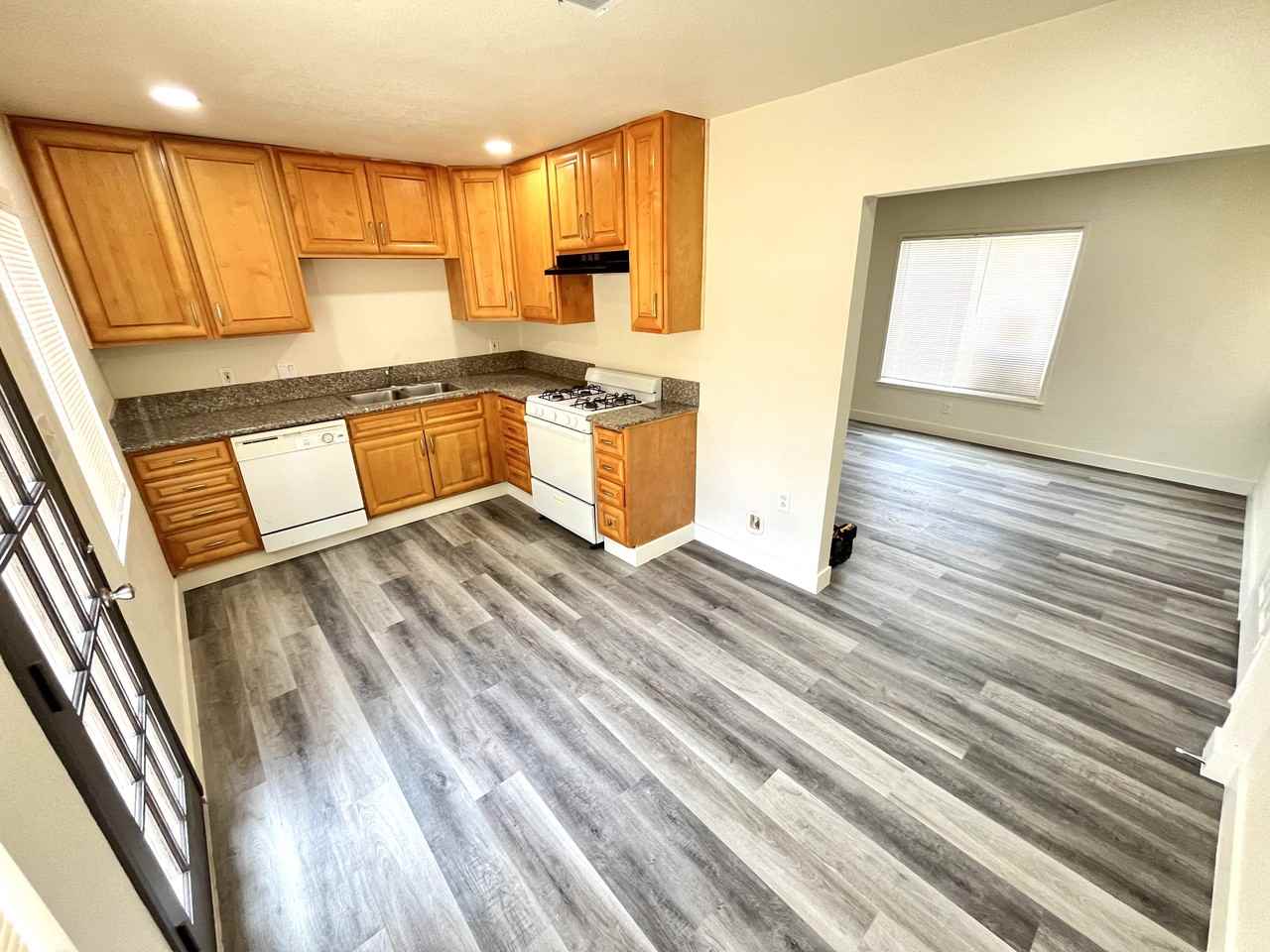 4667 North Mayfield Avenue - Photo 3 of 14