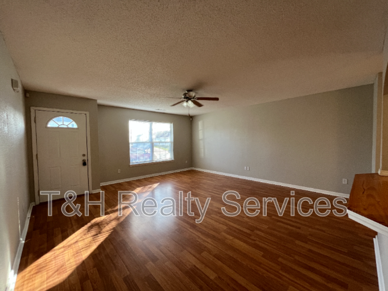 636 Locust Grove Ln - Photo 5 of 29