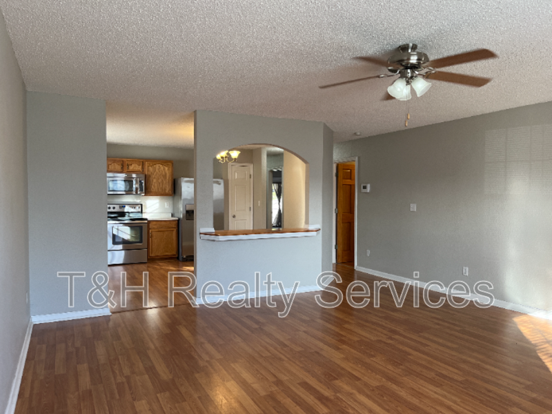 636 Locust Grove Ln - Photo 6 of 29