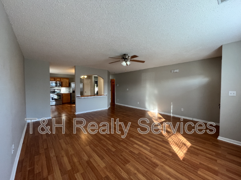 636 Locust Grove Ln - Photo 7 of 29