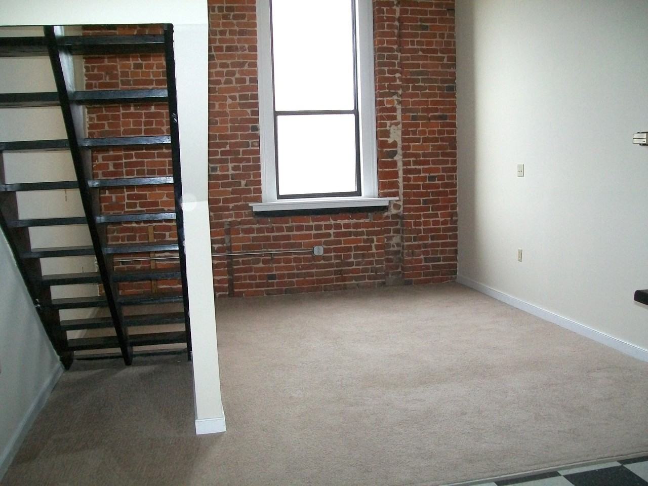 Adams at Broad - Photo 5 of 24