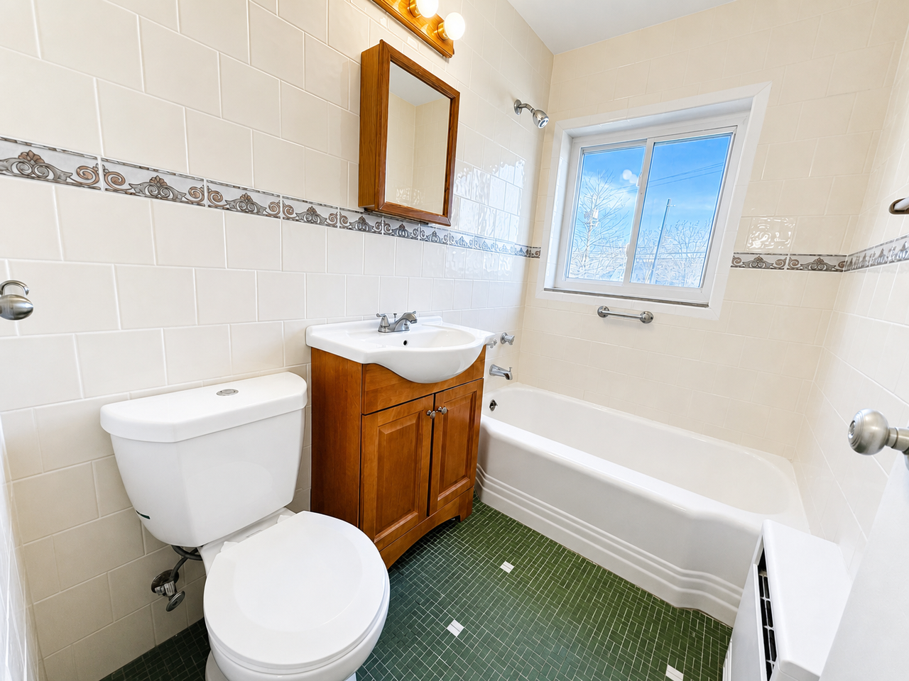 SAVOY APTS -- 058 - Photo 7 of 7