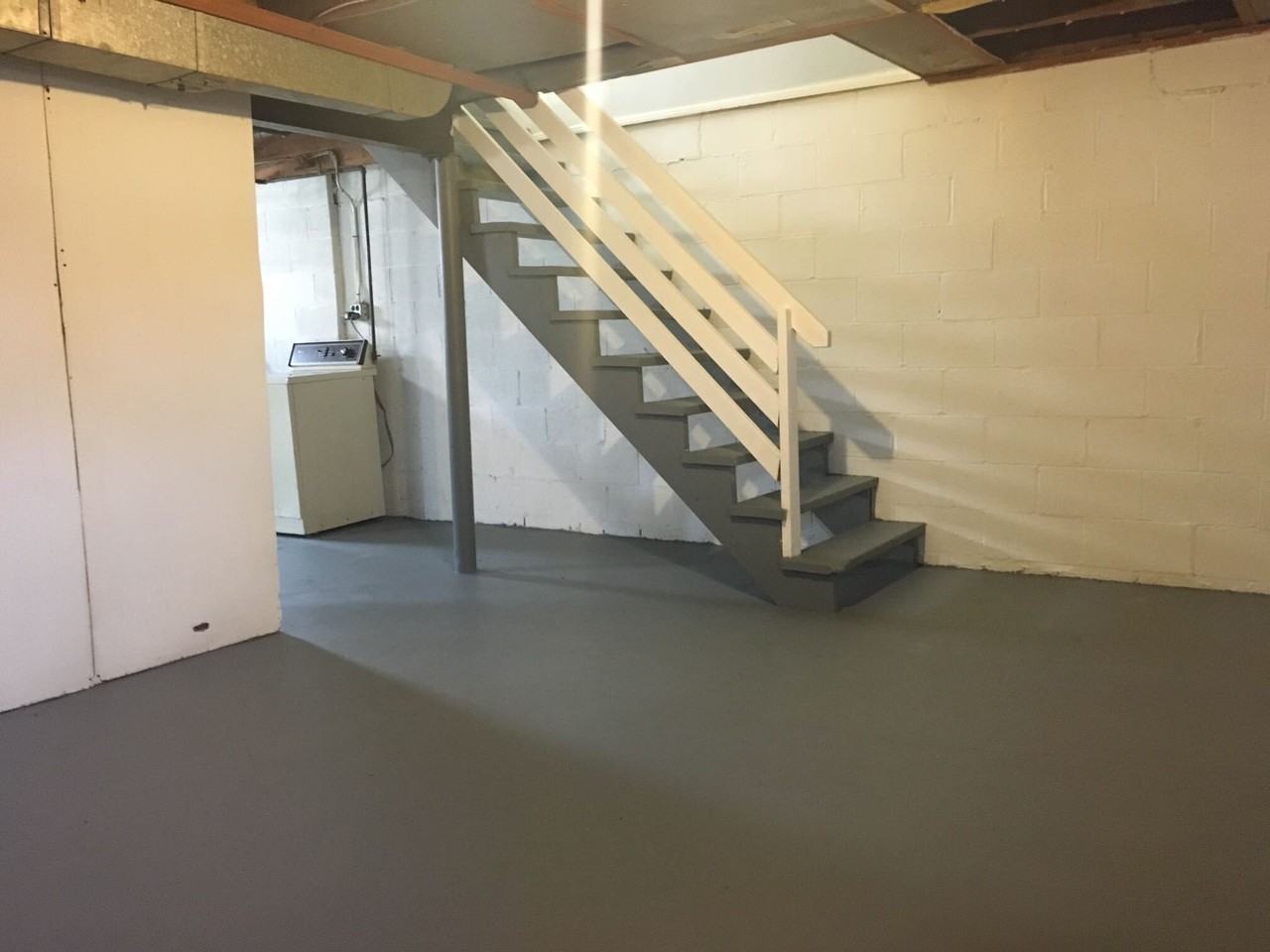 OAK BLUFF PLACE - Photo 5 of 9