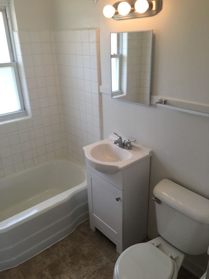 OAK BLUFF PLACE - Photo 6 of 9