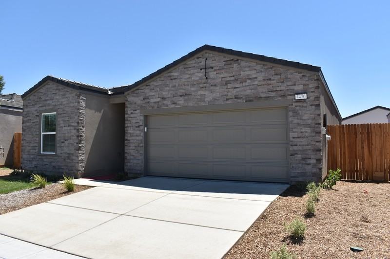 4470 N San Clemente Ave - Photo 2 of 30