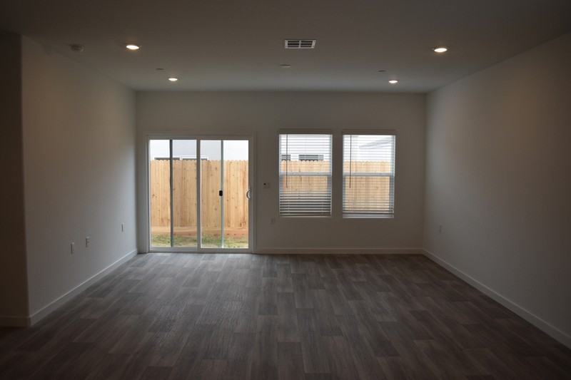 4470 N San Clemente Ave - Photo 7 of 30