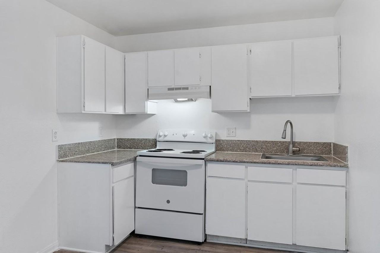 Pinnacle Apartments - Photo 4 of 45