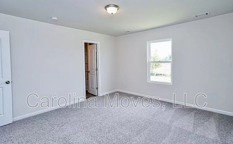 523 Springtime Ln - Photo 2 of 18