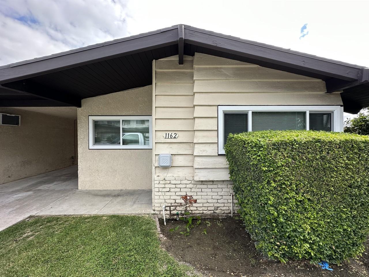 1162 W. Stoneridge ct. - Photo 2 of 15