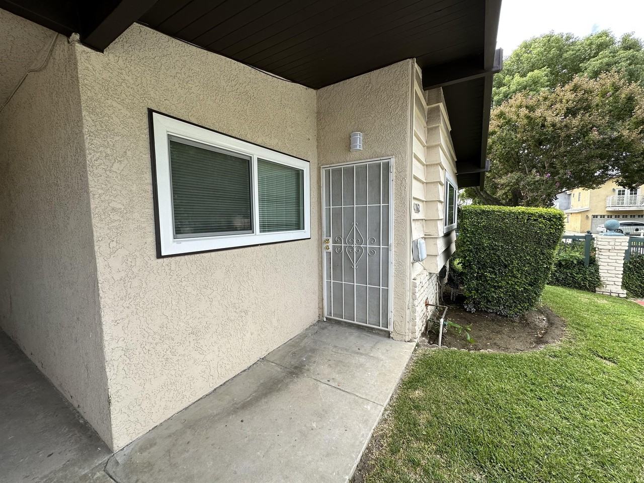1162 W. Stoneridge ct. - Photo 3 of 15