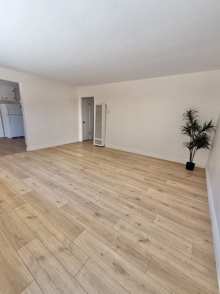 4354 42nd Street - Photo 4 of 15