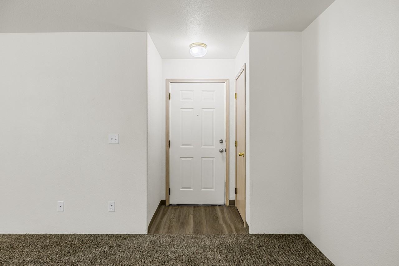 607, ID # 3040 Sheraton Court - Photo 4 of 16