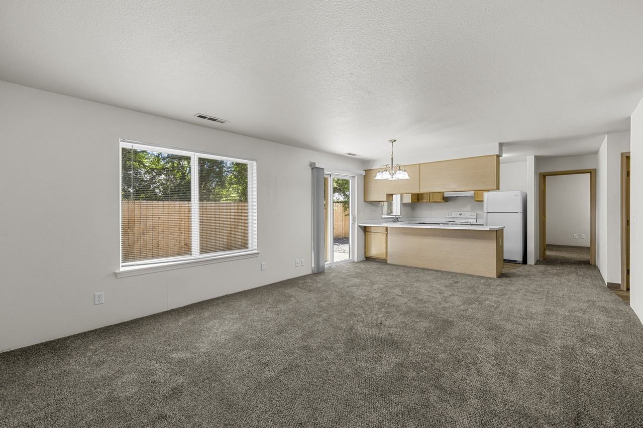 607, ID # 3040 Sheraton Court - Photo 5 of 16