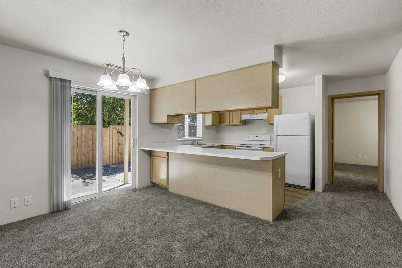 607, ID # 3040 Sheraton Court - Photo 7 of 16