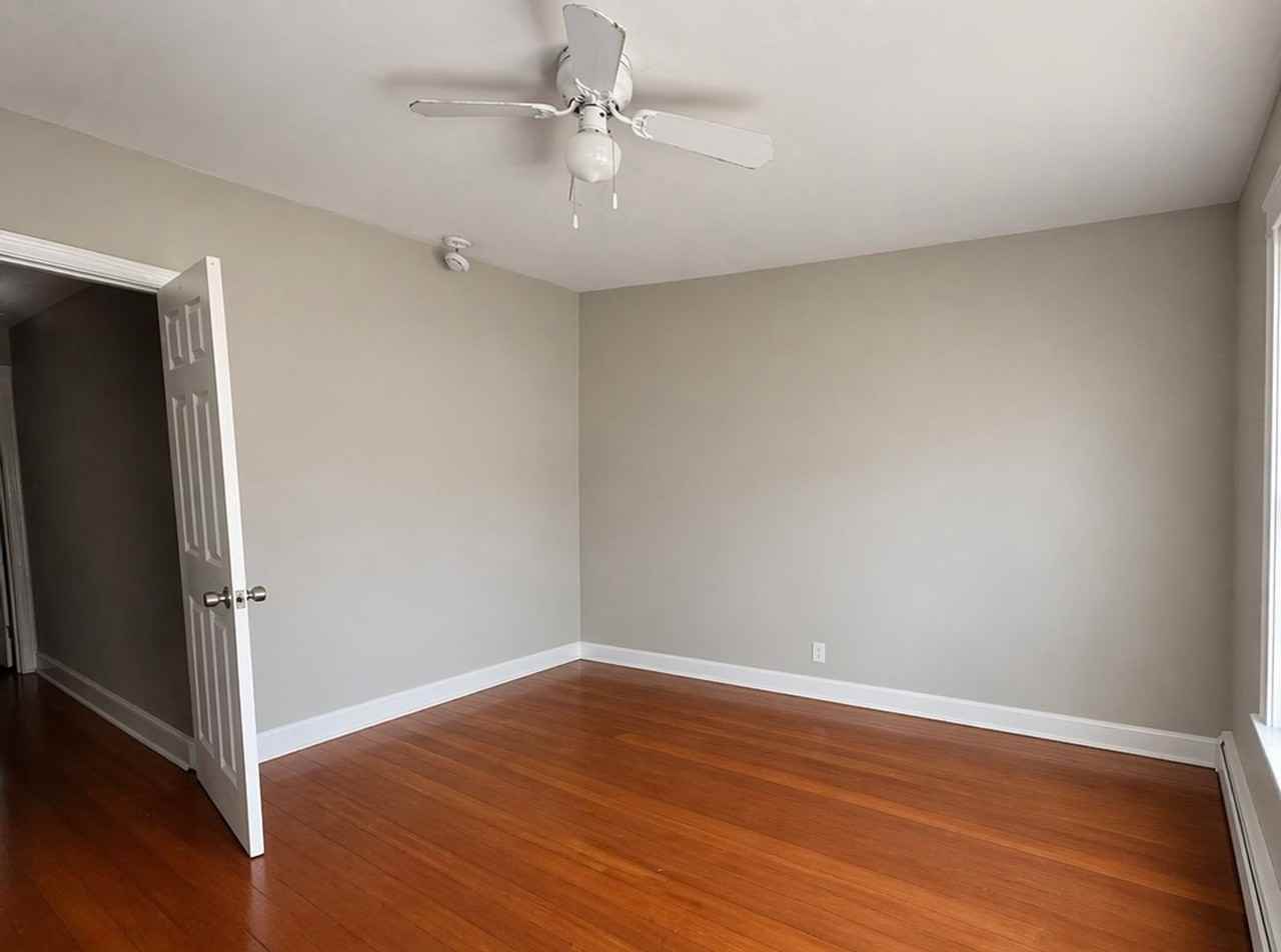 37 Pembroke Ave #2 - Photo 5 of 9