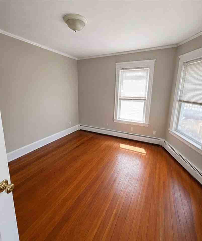 37 Pembroke Ave #2 - Photo 6 of 9