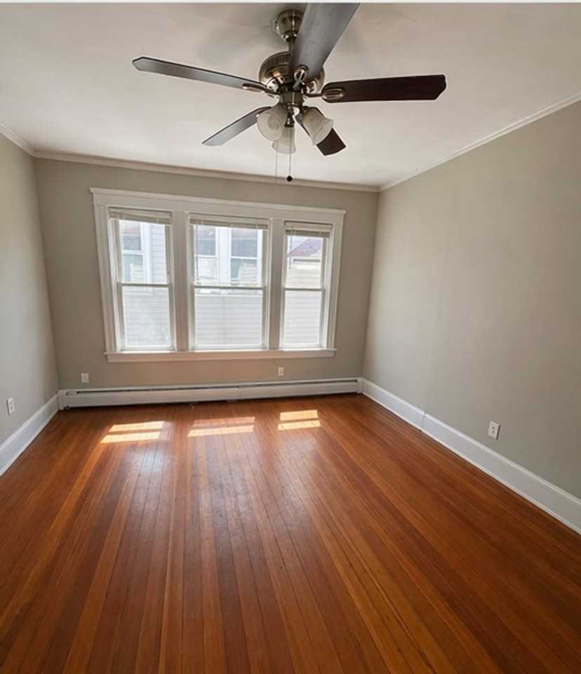 37 Pembroke Ave #2 - Photo 7 of 9
