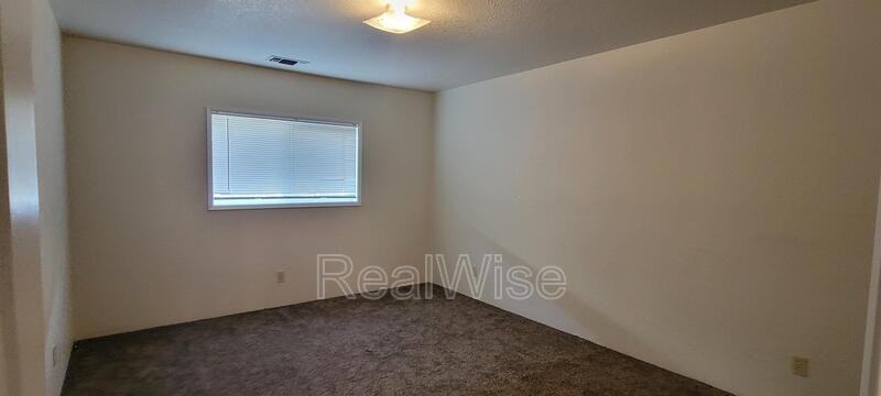 1806 Medart Ln - Photo 6 of 17