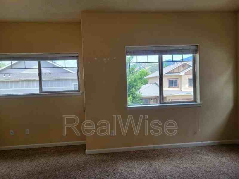 1789 Hillpark Pl - Photo 2 of 19