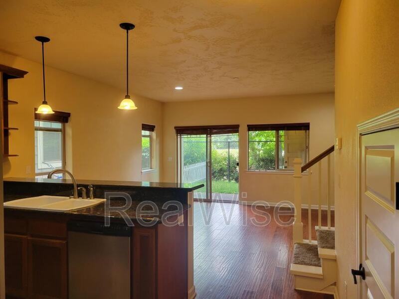 1789 Hillpark Pl - Photo 4 of 19